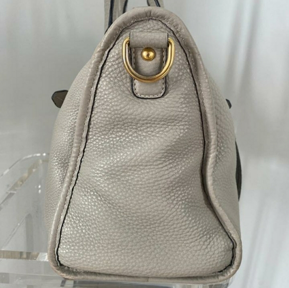 PRADA - Picture 3 of 7